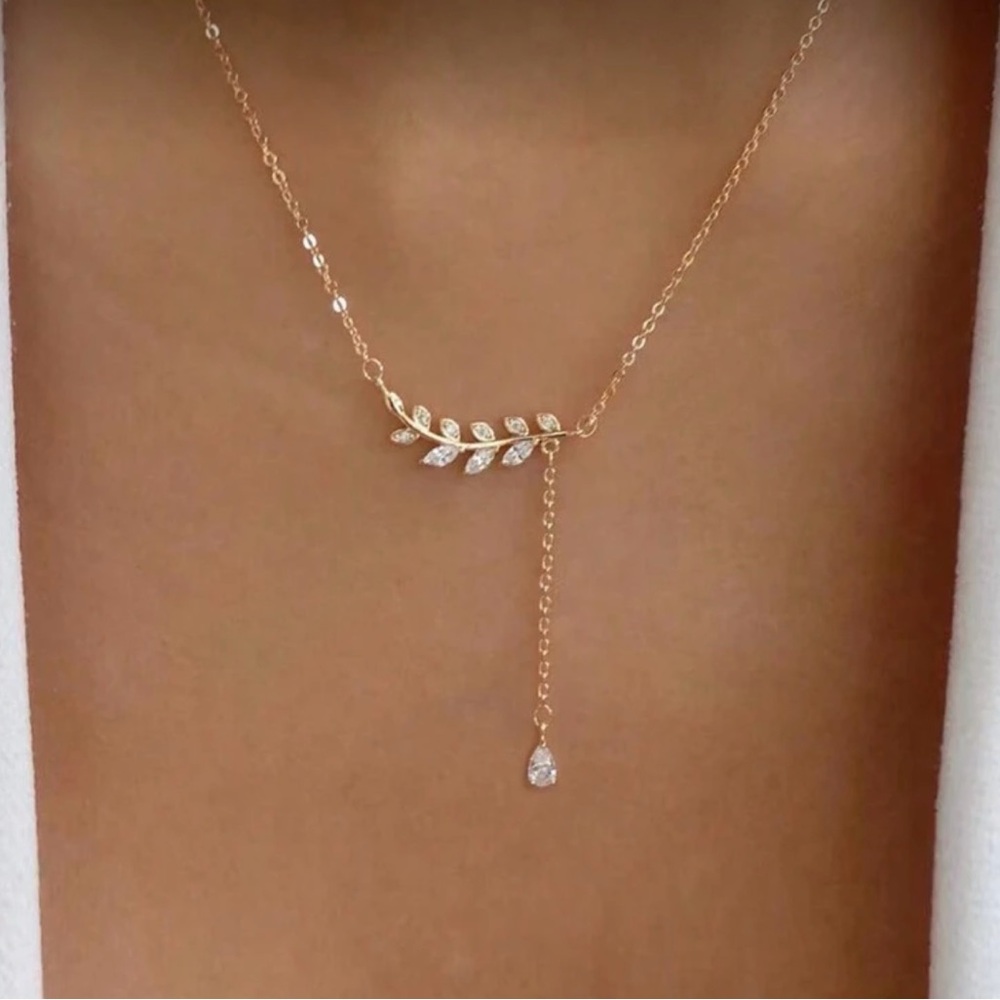 ⚠️Clearance Elegant Gold Leaf Pendant Necklace